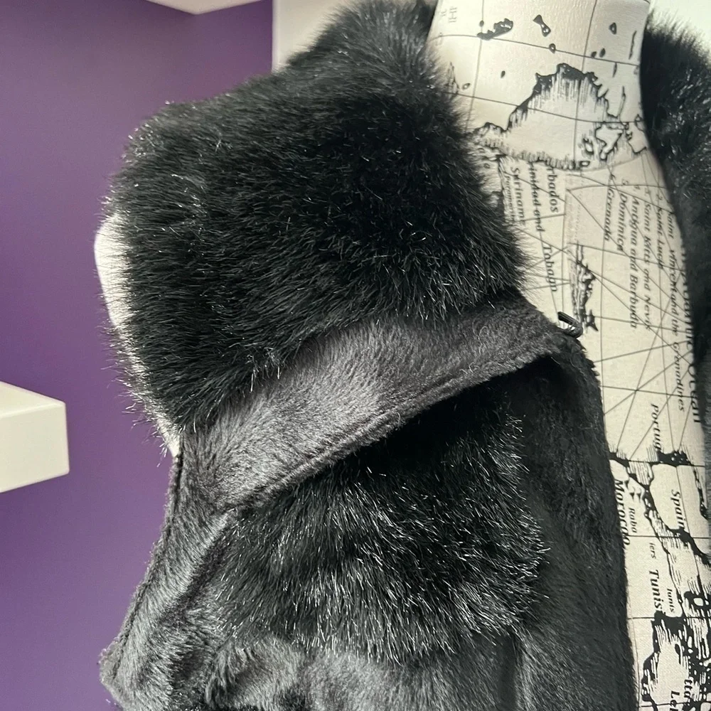 RLZ Faux Fur Vest - Picture 2 of 12